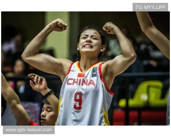 杨力维杨舒予女篮夺冠告慰父亲,母女相拥落泪 杨力维杨舒予女篮夺冠告慰父亲,母女相拥落泪