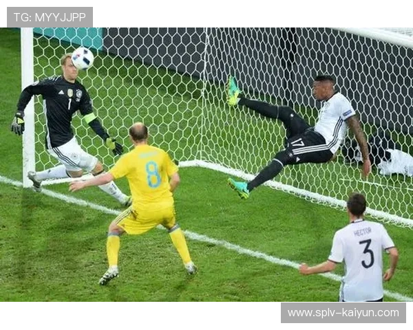 苏丹门将阿布贾高接低挡，力保球门上半场不失